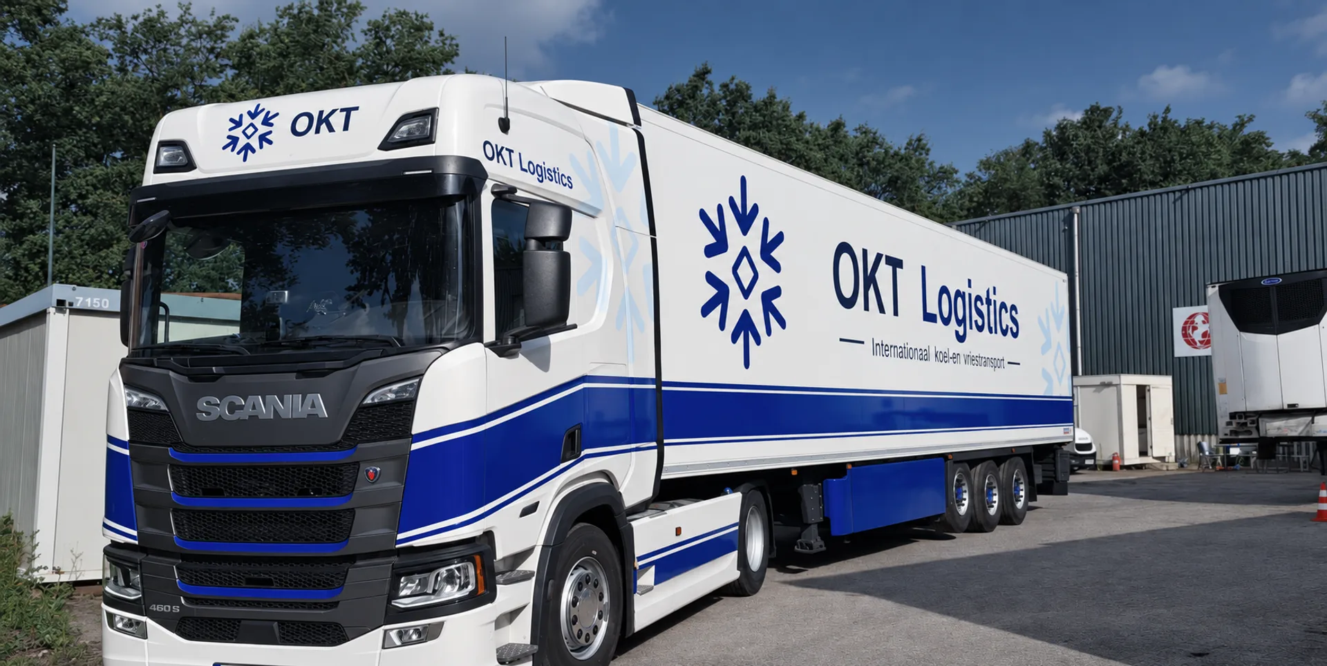 OKT Logistics truck bij een logistieke locatie